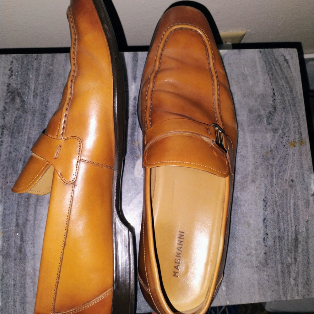 Magnanni Men's Tan Leather Loafers